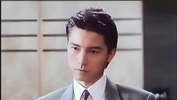 亚洲第一美男全球最美50人之一他是尊龙一个可怜的孤儿