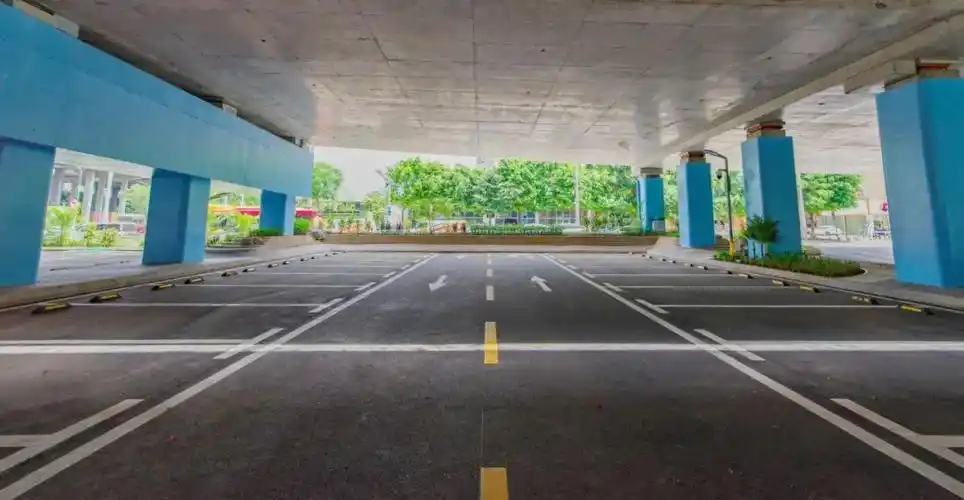 1)导航到环海美食广场(南门)正对面桥底调头处右侧进入乐骑公园停车场