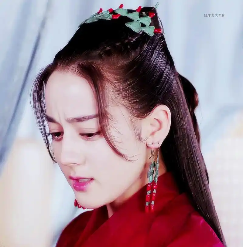 星闻#  迪丽热巴的哭戏还是在线的,点点珍珠泪很是令人怜惜.