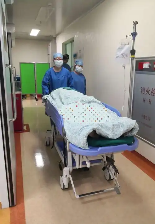 看到病人安全出手术室,我们都很欣慰