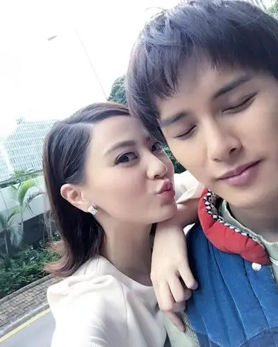 不时隔空放闪,之前朱朱被洪永城咸猪嘴,何广沛亦挺身护女友,man爆!