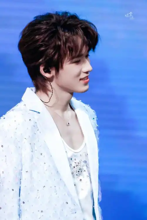 叁重楼暨出道四周年演唱会##时代少年团演唱会##宋亚轩solo舞台不枉