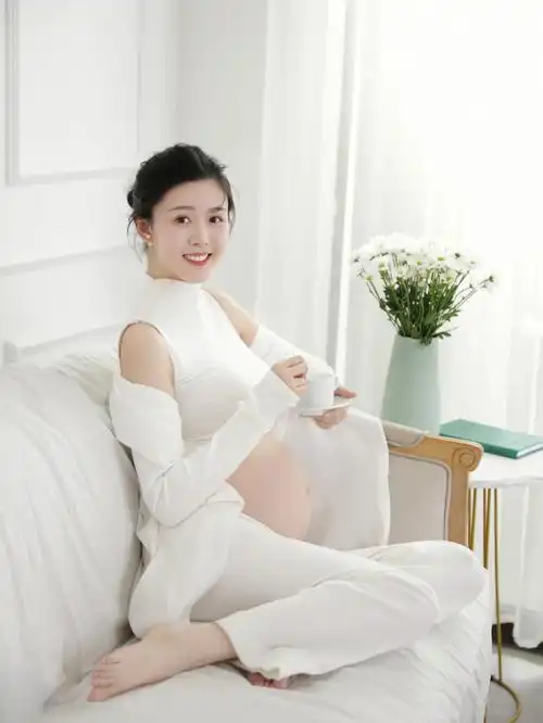 合肥孕照拍一组自然温柔的家居风孕照