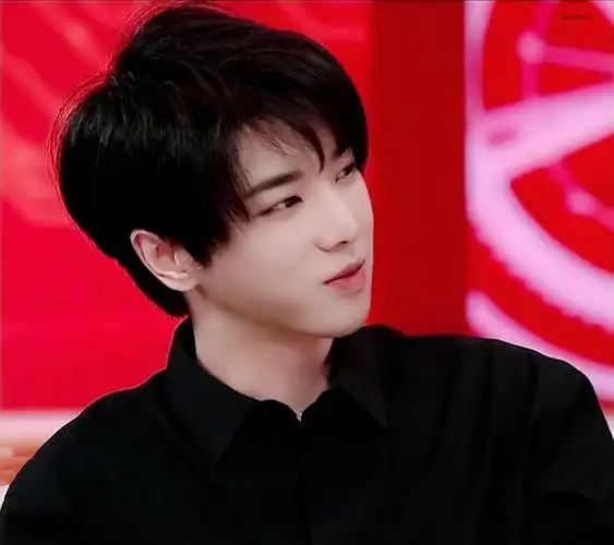 沉迷黑衬衣华总不可自拔,华晨宇好帅一男的