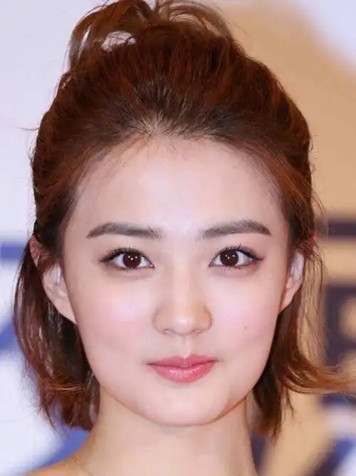 — 脸型 徐璐的脸型和大多数的