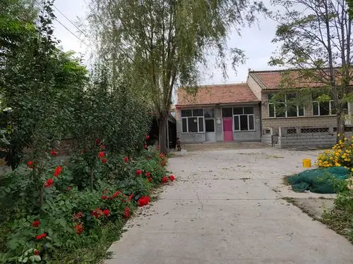 官厅水库出租1000平的农村小院年租23000元_院子