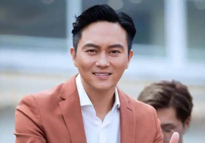 原创张智霖晒儿子近照展现摄影技术之余魔童帅气脸庞引关注