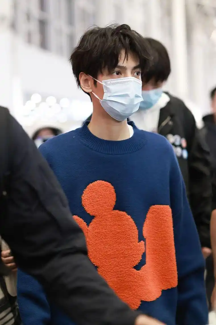 罗云熙增肥彻底失败,再次亮相依旧暴瘦如柴 罗云熙的瘦弱身材在娱乐圈