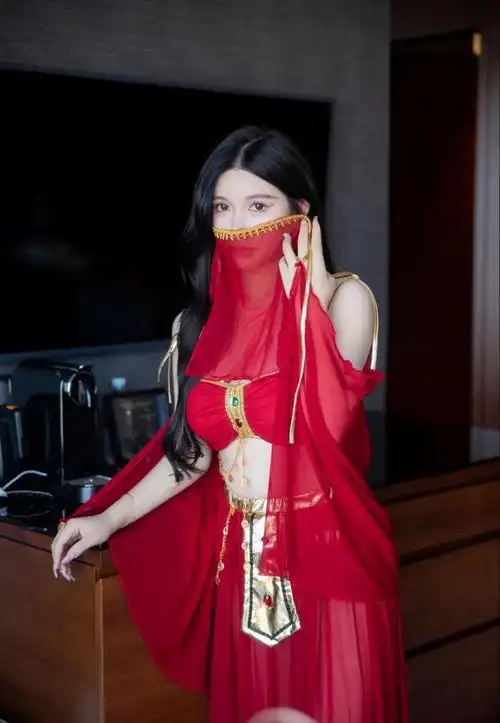 性感红色西域舞娘装扮清新气息袅袅撩人心弦