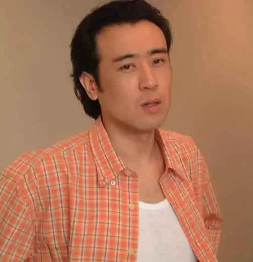 于和伟简历个人资料简介 :40岁大器晚成,绯闻不要紧,糟糠之妻不能丢