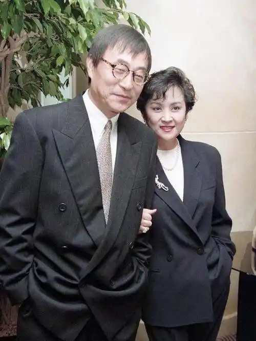 她美到让林青霞惭愧,甩谢贤嫁给狂追她14年的渣男,至今后悔万分_甄珍