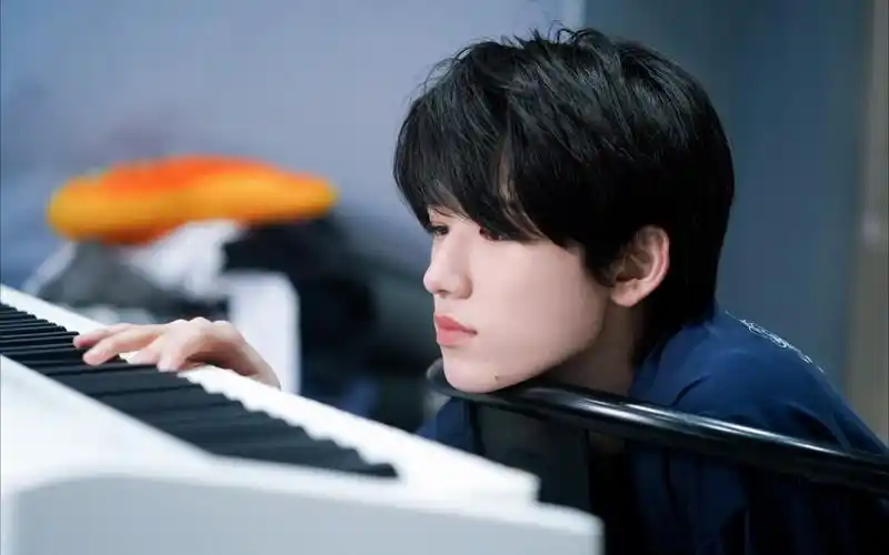 宋亚轩快乐的弹钢琴时光