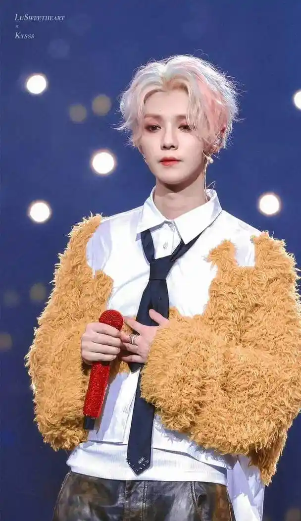 鹿晗的真名叫什么?为什么成为抵制黄牛第一人?