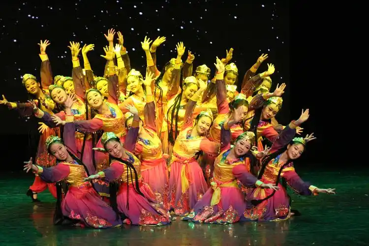 舞蹈系本科教学质量提升及第九届群舞比赛掠影