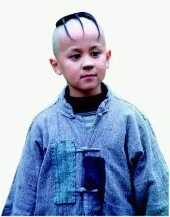 由昆仑影业公司出品的黑白影片《三毛流浪记》风靡全中国;55年后,上海