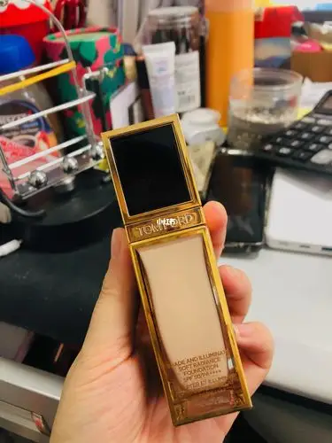 tf奢金柔光粉底液