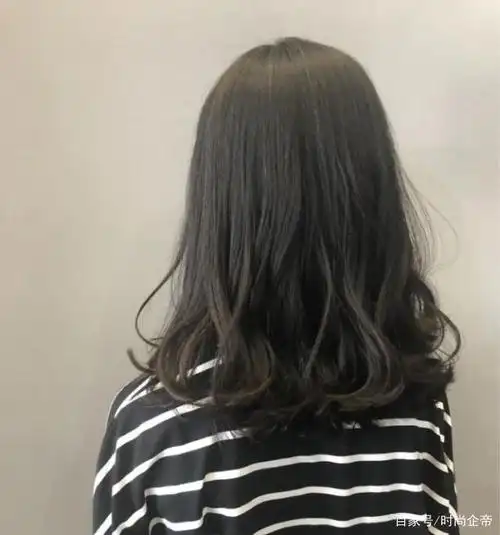 发尾烫卷的自然款式
