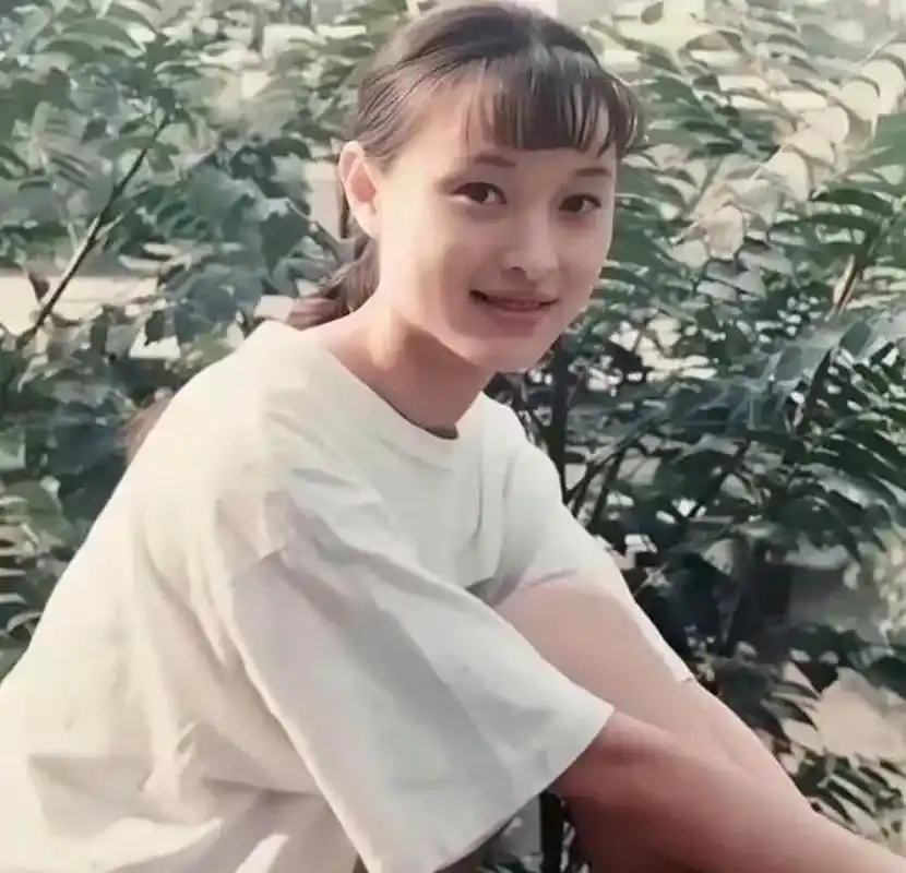 蒋勤勤和吴越年轻的时候倒有几分相似.