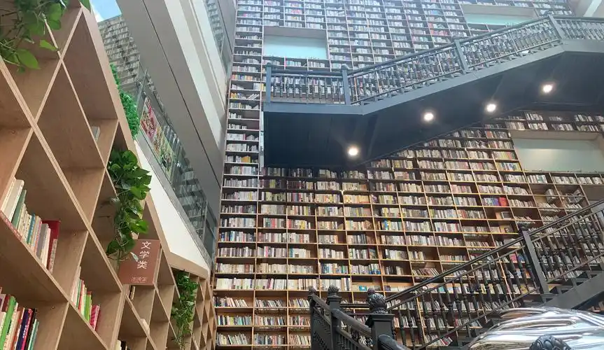 广佛同城首家共建图书馆在南海天河城启用