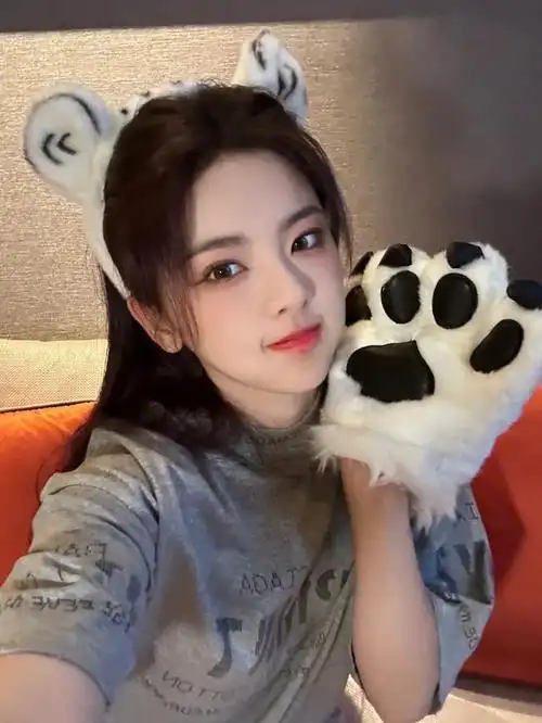 粉丝看好杨超越能成95花top,但她两年内连扑四部剧,怎么飞升?