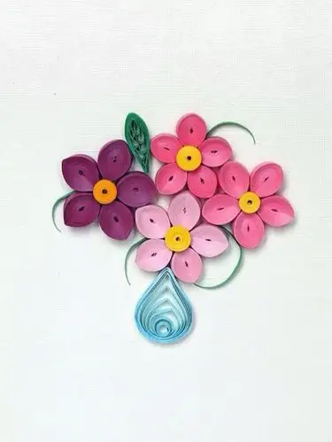 这个还蛮简单的,颜色搭配的好才好看～衍纸