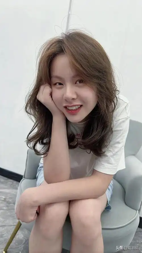 亚麻色头发适合什么女生,看看这14款,效果就是不一样