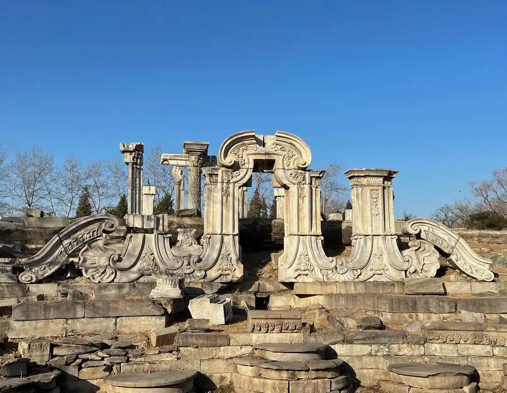 冬季里的圆明园显得更加无言