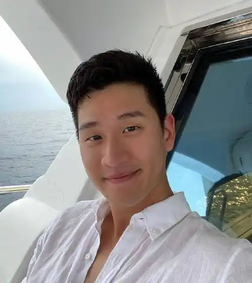 原创地产富二代当歌手为何歌红人不红周兴哲能当周杰伦接班人吗