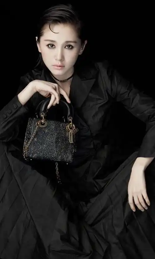 王子文,优雅迷人,端庄秀丽的写真!__财经头条