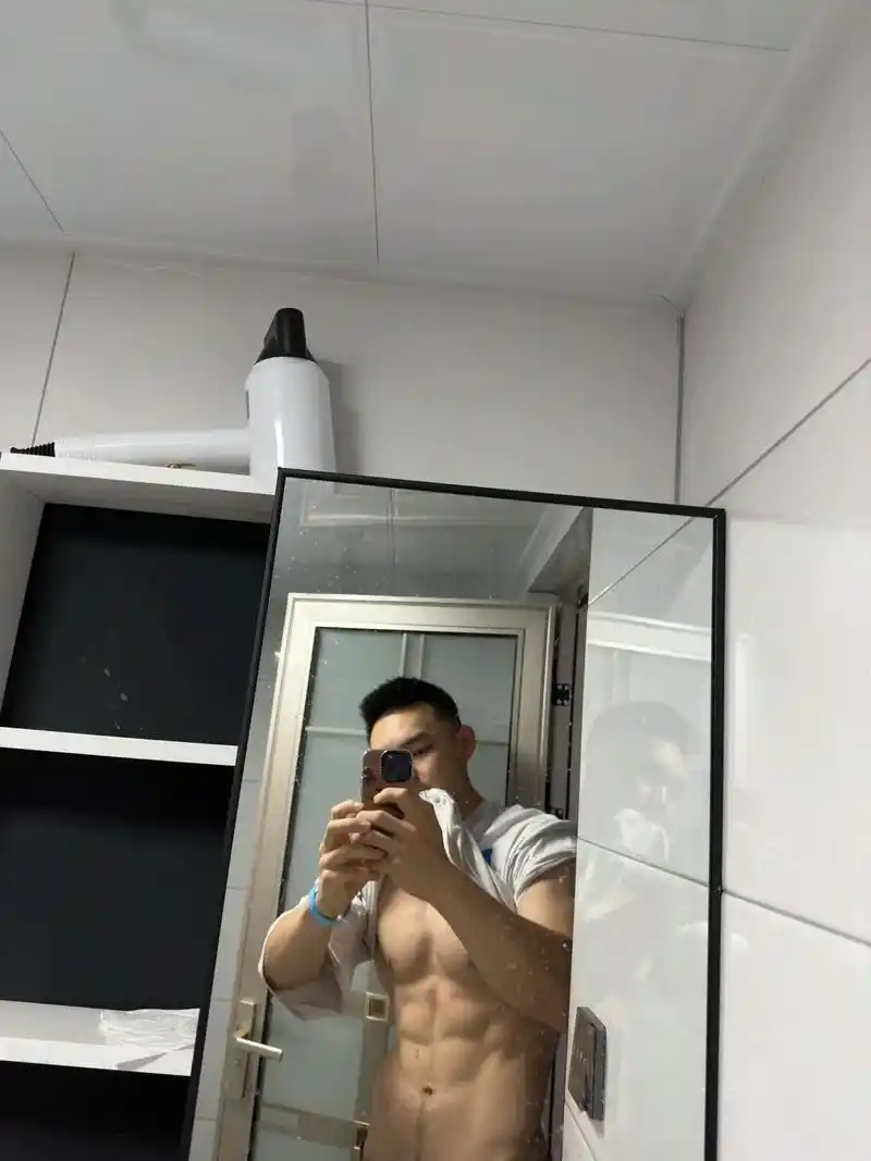 熬过了晚上 就不会想吃甜食了加油94#对镜拍 #腹肌人鱼线  - 抖音