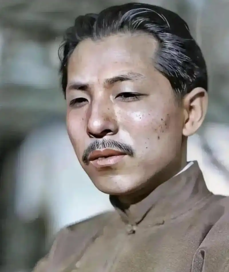 1911年,28岁的他也是民国时期的四大美男之一,毕业于日本法政大学