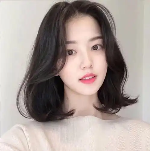 2020年最火的发型推荐,浪漫卷发清爽直发,秋冬必备的气质发型