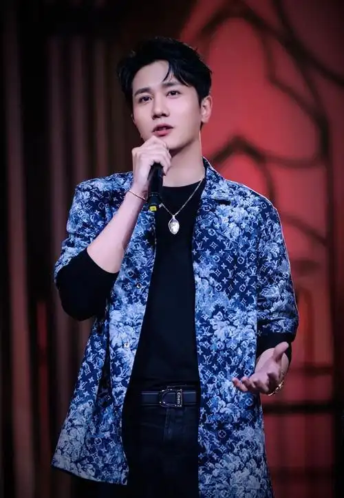 彭冠英粉丝捐赠禁毒图书角加强青少年禁毒法制观念