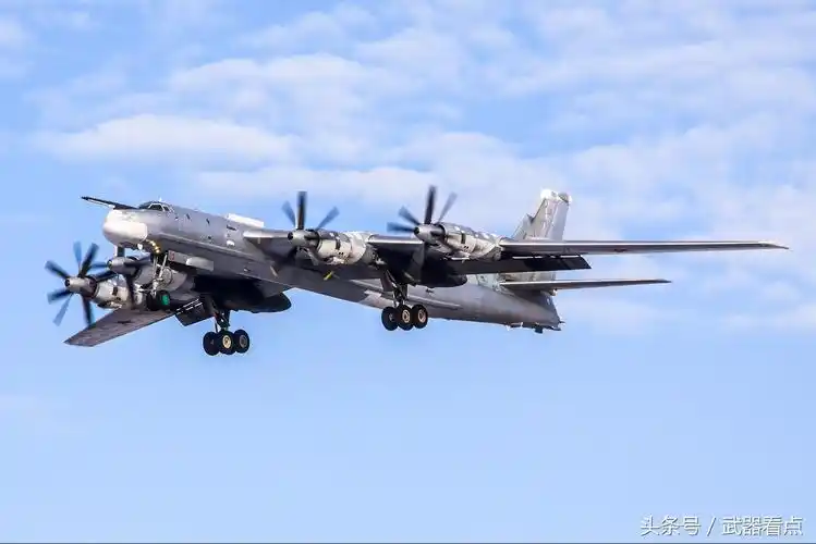 俄罗斯图95熊式系列轰炸机高清相片