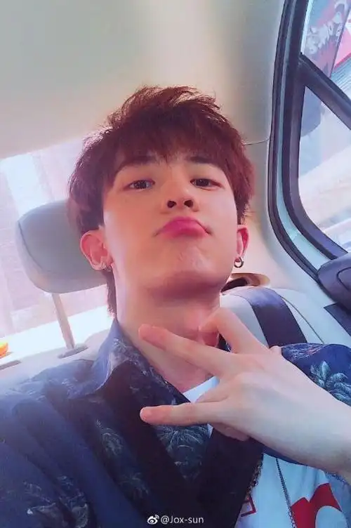 小鲜肉帅哥极品鲜肉帅哥joxsun可爱自拍照片帅哥猛男文章小虾米