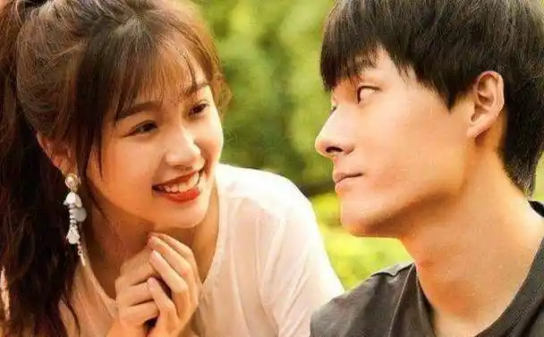 与吴倩一同前往三亚游玩,这个动作让人无语_网友_消息_因为