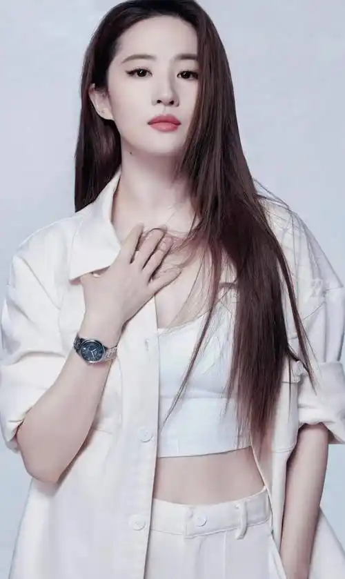 刘亦菲:清纯甜美,气质优雅