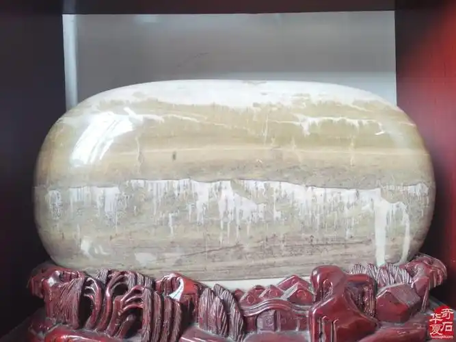 洛阳奇石古玩文化城中的《乐石斋》