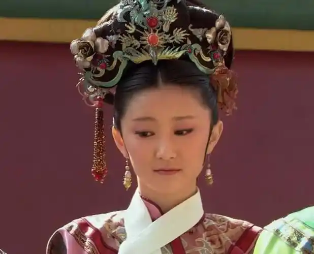 富察贵人位分不高,头上的首饰比贵妃还贵重,谁给的胆儿?