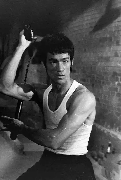 丁珮与李小龙生命中未能逃过的劫在长达数年的闭关中悄然领悟