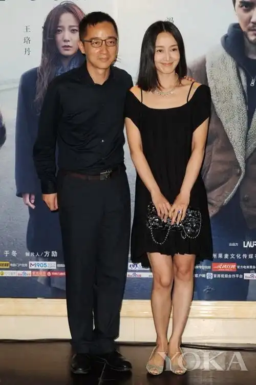 路金波与妻子赵子琪捧场《后会无期》首映发布会