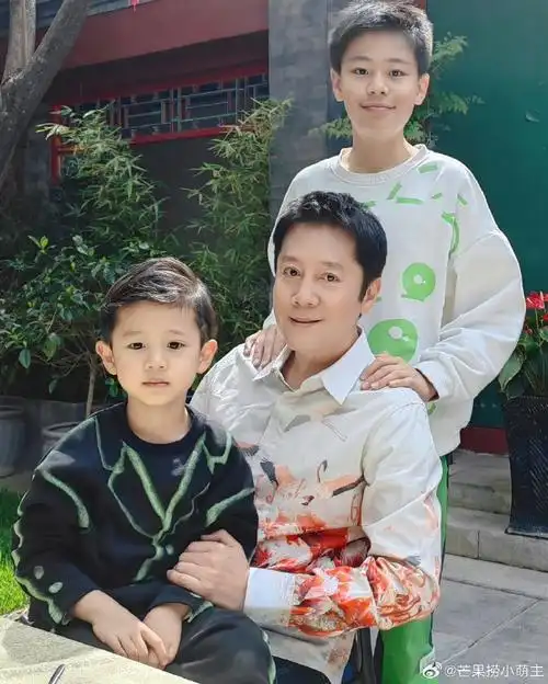 原来蔡国庆有两个儿子,大儿子庆庆长这么大了,曾带着参加爸爸去哪儿