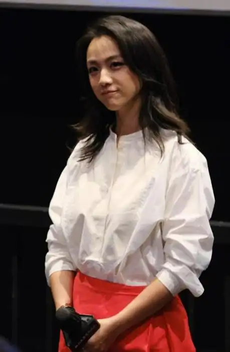 汤唯素颜的样子显得很清纯,看起来像个很有文艺气质的美少女,真的好美