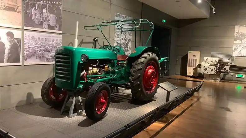 红河牌丰收-37型轮式拖拉机(20世纪60年代)