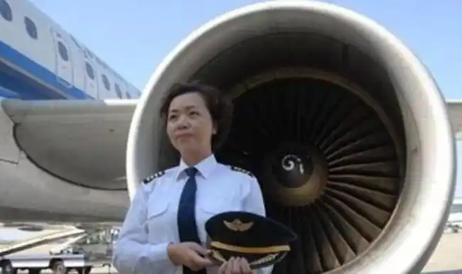 南航首位女机长,出身飞行世家,还说自己不飞就是对不起国家