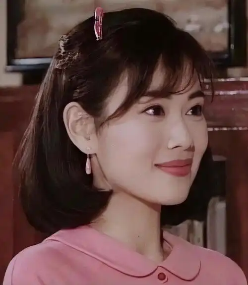 有种"整容"叫陈松伶嫁人,自己变化不大,老公却像换个人