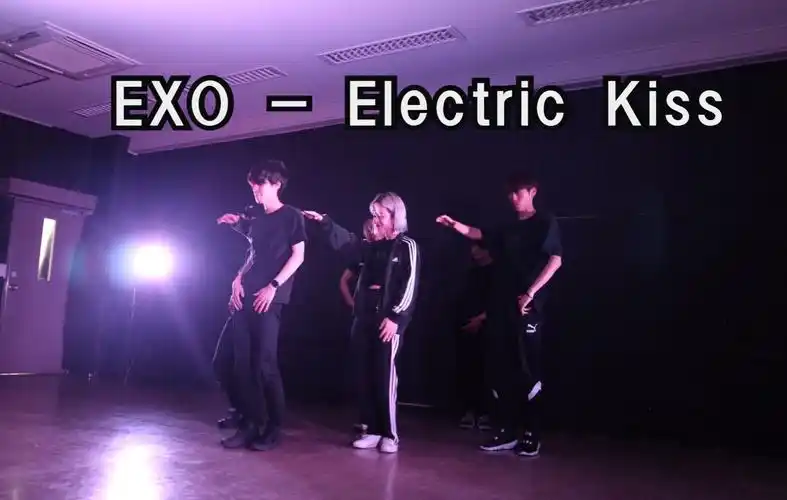 exoelectrickiss日本大学生社团dancecover体育馆练习