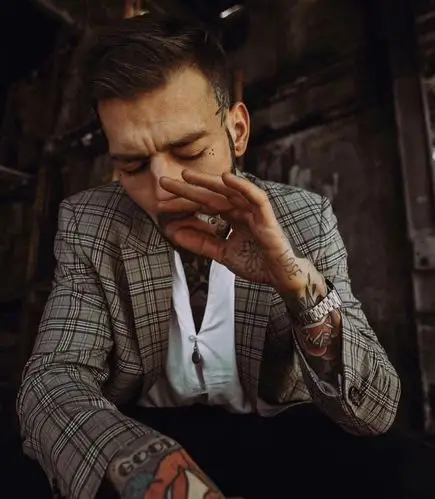 欧美男头像大人物就是一直不断努力的小人物