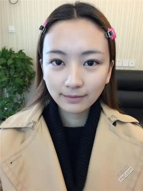 不说了发图吧,先发一张素颜照,不喜勿喷哦