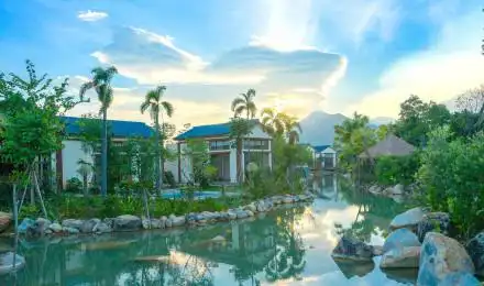 汕尾水底山温泉庄园2天1晚含双早双人温泉超长泳池瀑布网红鸟巢打卡